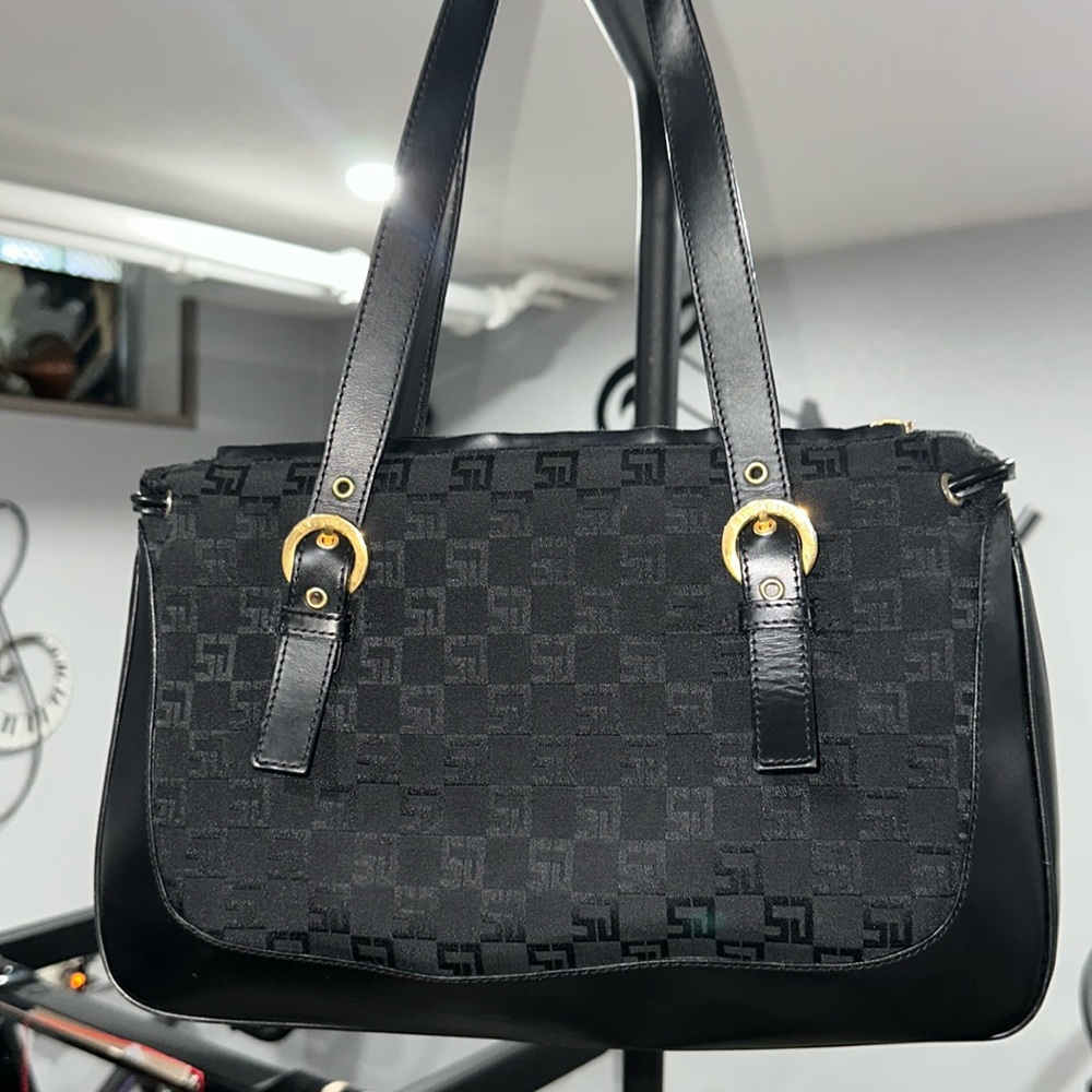 ST. JOHN Black Logo Embossed
Canvas purse